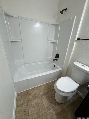 9022 WALKING CRK, San Antonio, TX 78254