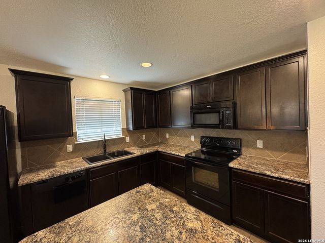 9022 WALKING CRK, San Antonio, TX 78254