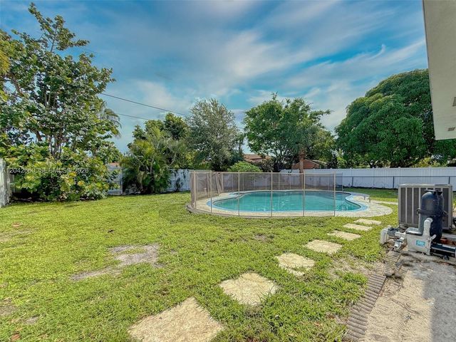 2359 Gabriel Lane, West Palm Beach, FL 33406