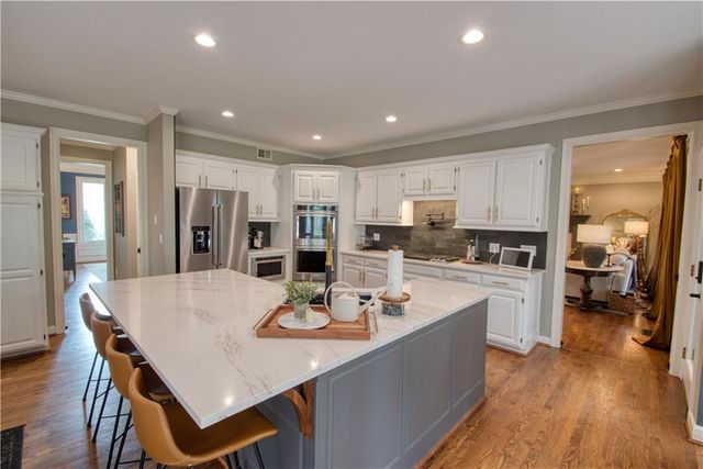 8512 W 139th Street, Overland Park, KS 66223