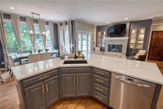 8512 W 139th Street, Overland Park, KS 66223
