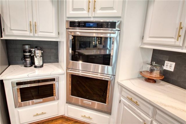 8512 W 139th Street, Overland Park, KS 66223