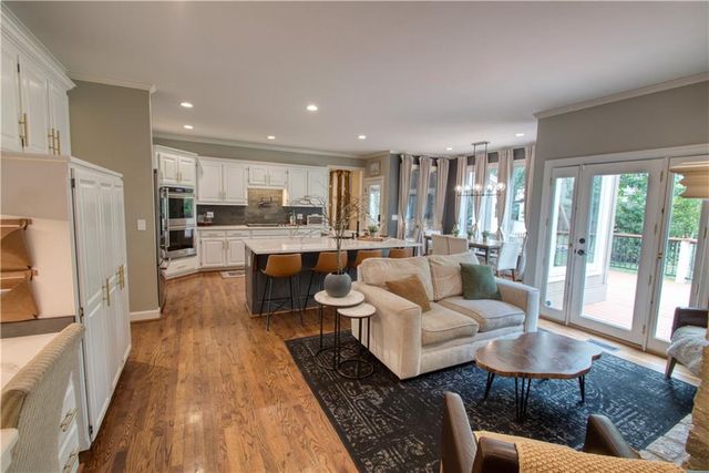 8512 W 139th Street, Overland Park, KS 66223