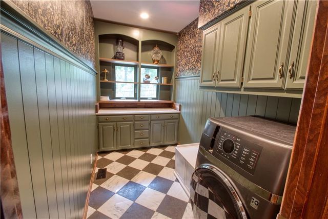 8512 W 139th Street, Overland Park, KS 66223