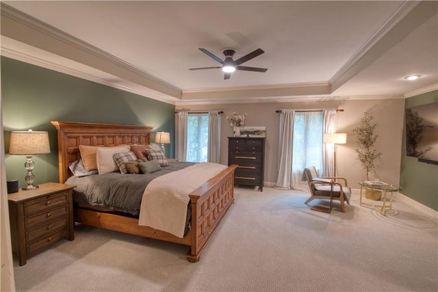 8512 W 139th Street, Overland Park, KS 66223