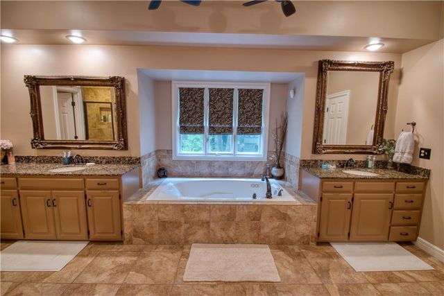 8512 W 139th Street, Overland Park, KS 66223