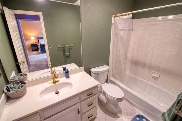 8512 W 139th Street, Overland Park, KS 66223