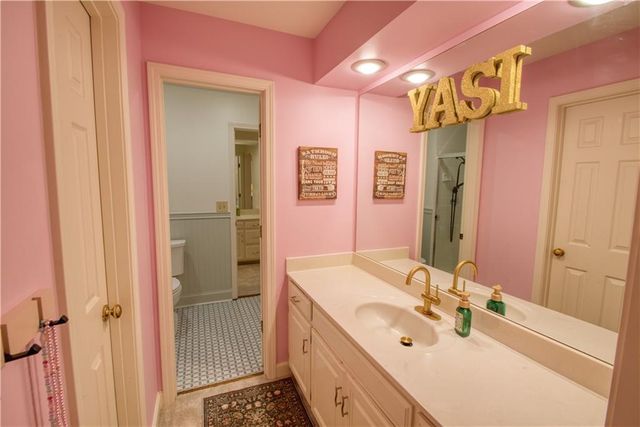 8512 W 139th Street, Overland Park, KS 66223