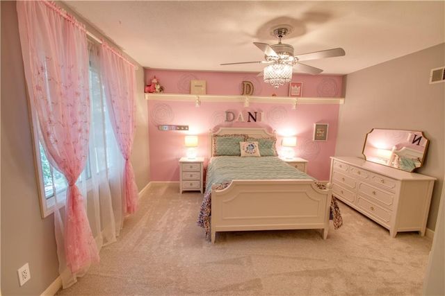 8512 W 139th Street, Overland Park, KS 66223