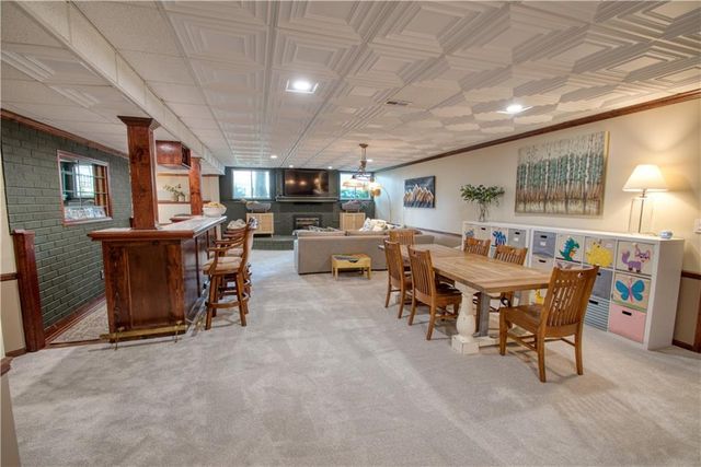 8512 W 139th Street, Overland Park, KS 66223