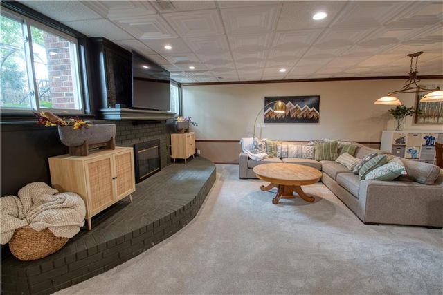8512 W 139th Street, Overland Park, KS 66223