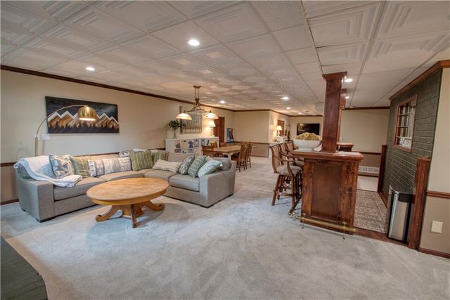 8512 W 139th Street, Overland Park, KS 66223