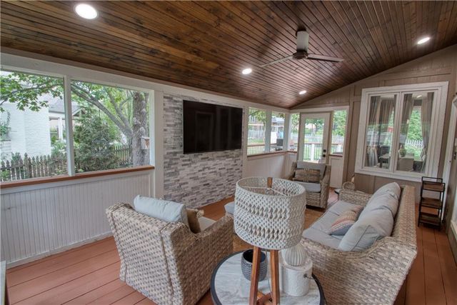 8512 W 139th Street, Overland Park, KS 66223