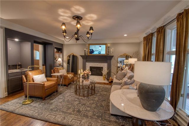 8512 W 139th Street, Overland Park, KS 66223