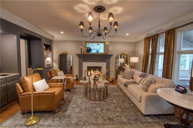 8512 W 139th Street, Overland Park, KS 66223