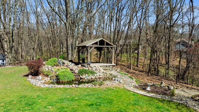 6390 Shugarbush Trail, Kalamazoo, MI 49009