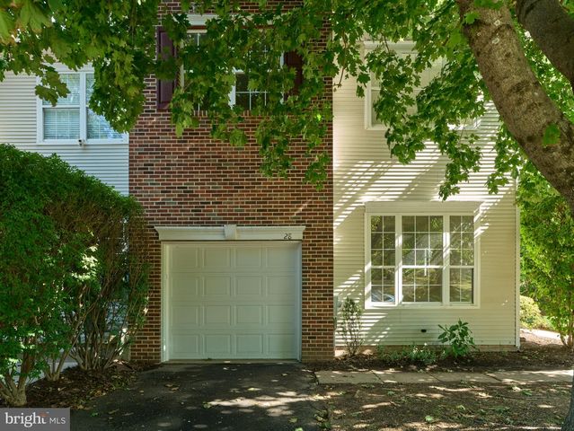 28 HERITAGE HILLS DR, Washington Crossing, PA 18977