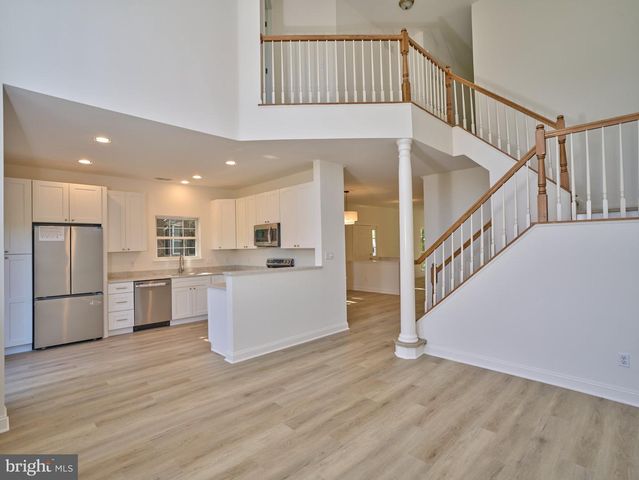 28 HERITAGE HILLS DR, Washington Crossing, PA 18977