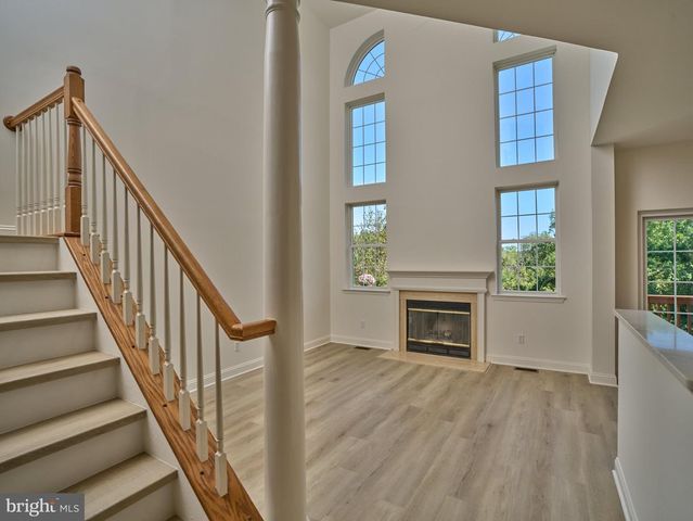 28 HERITAGE HILLS DR, Washington Crossing, PA 18977