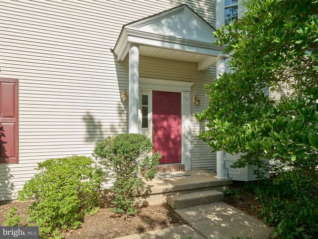 28 HERITAGE HILLS DR, Washington Crossing, PA 18977
