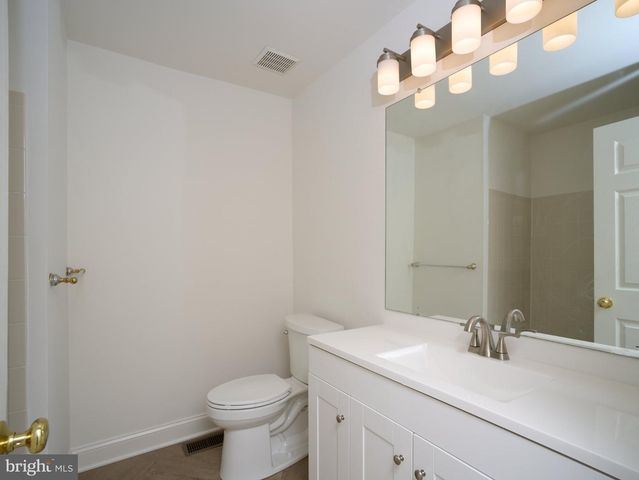 28 HERITAGE HILLS DR, Washington Crossing, PA 18977