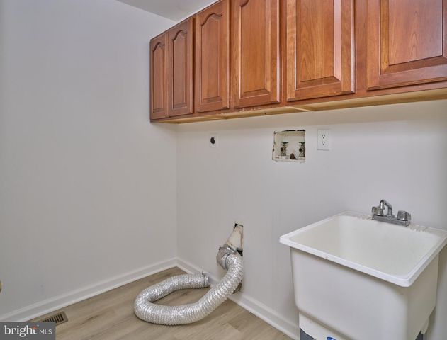28 HERITAGE HILLS DR, Washington Crossing, PA 18977