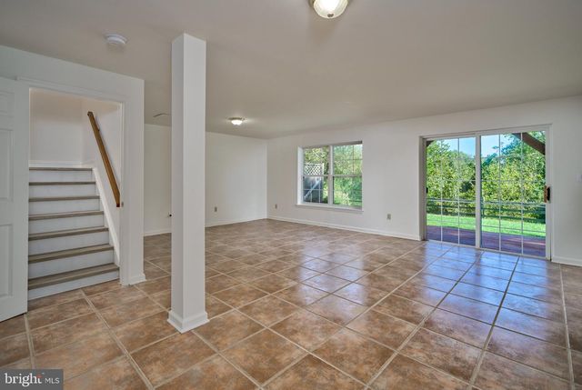 28 HERITAGE HILLS DR, Washington Crossing, PA 18977