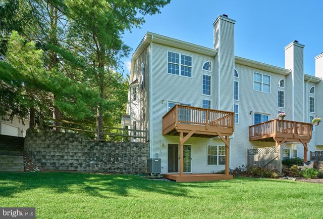 28 HERITAGE HILLS DR, Washington Crossing, PA 18977