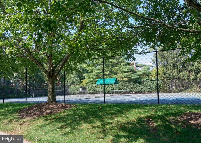 28 HERITAGE HILLS DR, Washington Crossing, PA 18977