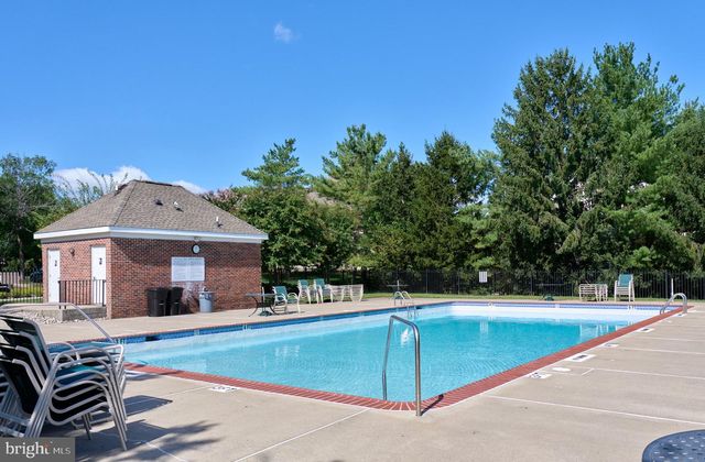 28 HERITAGE HILLS DR, Washington Crossing, PA 18977