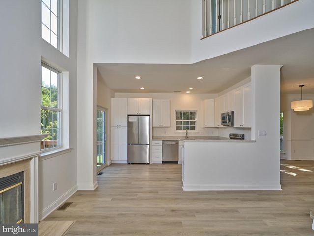 28 HERITAGE HILLS DR, Washington Crossing, PA 18977