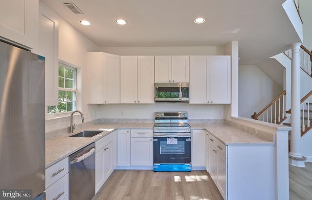 28 HERITAGE HILLS DR, Washington Crossing, PA 18977