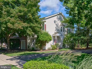 28 HERITAGE HILLS DR, Washington Crossing, PA 18977