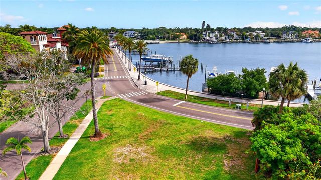 1956 COFFEE POT BOULEVARD NE, St Petersburg, FL 33704