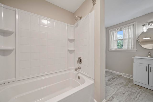 11 Scott Lane, Sandown, NH 03873