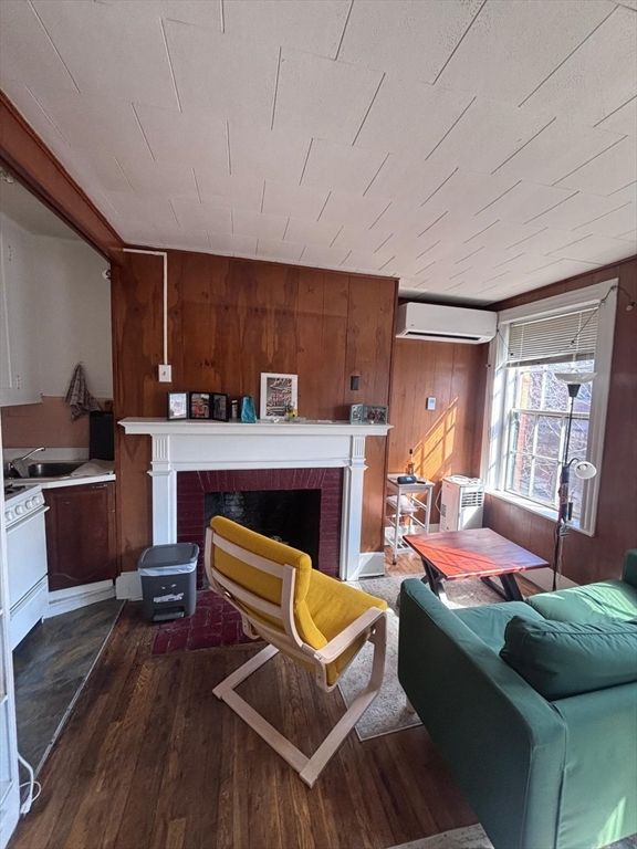 85 Phillips St. 7, Boston, MA 02114