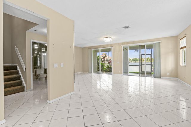 6797 Via Regina 4, Boca Raton, FL 33433