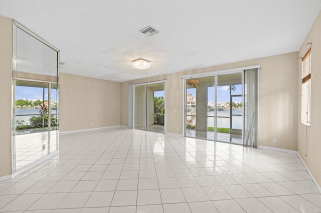 6797 Via Regina 4, Boca Raton, FL 33433