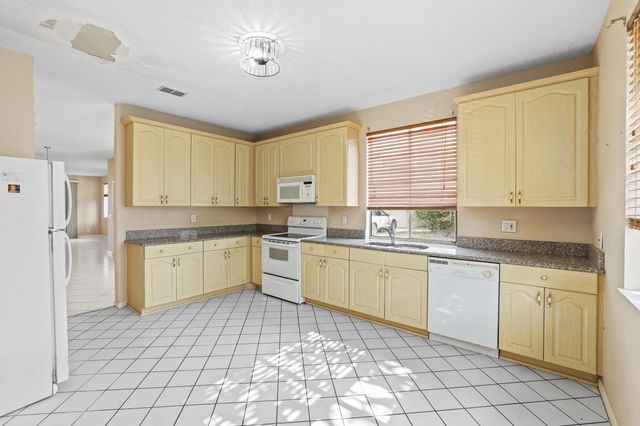 6797 Via Regina 4, Boca Raton, FL 33433