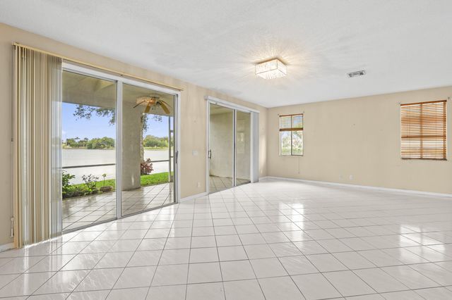 6797 Via Regina 4, Boca Raton, FL 33433