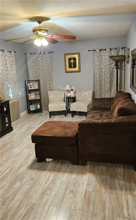 4314 Moravian Dr, Corpus Christi, TX 78411 — photo 2