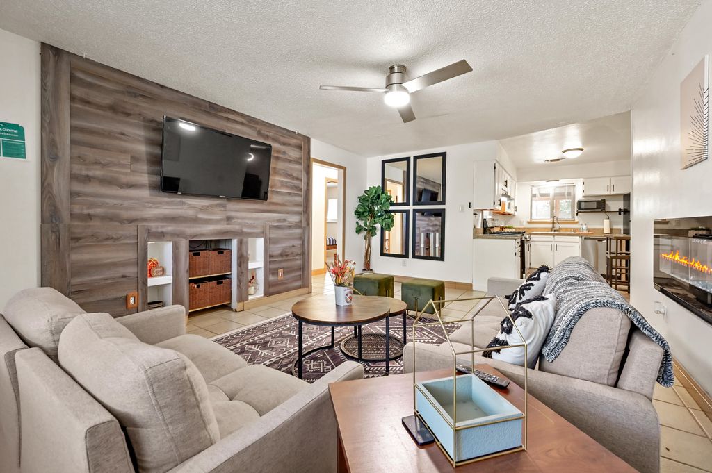 308 LA MEDIA Road SW, Albuquerque, NM 87105