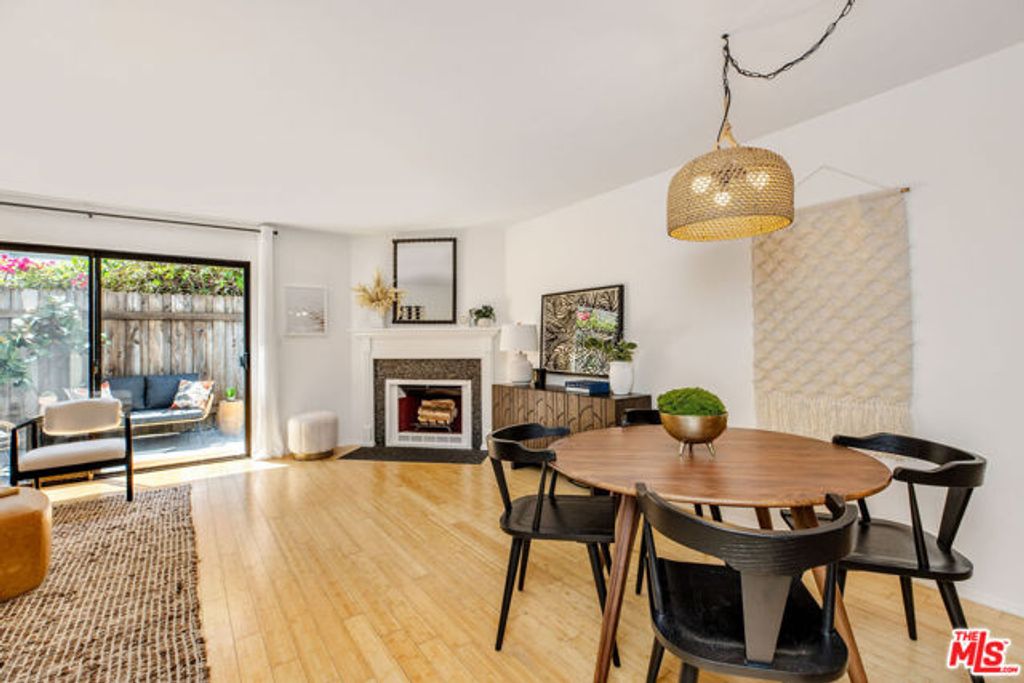 2337 Oak Street 4, Santa Monica, CA 90405