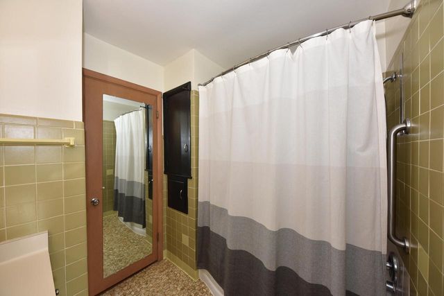 6509 W Warnimont AVENUE, Milwaukee, WI 53220