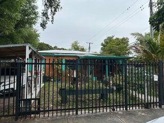 2490 NW 59th St, Miami, FL 33142