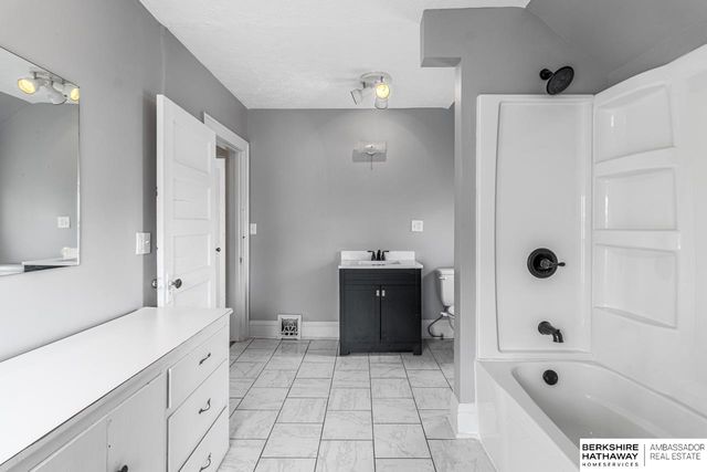 3858 Franklin Street, Omaha, NE 68111