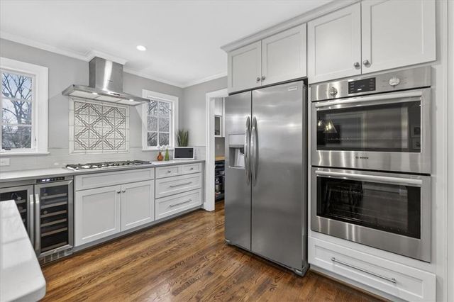 9815 Belinder Road, Leawood, KS 66206