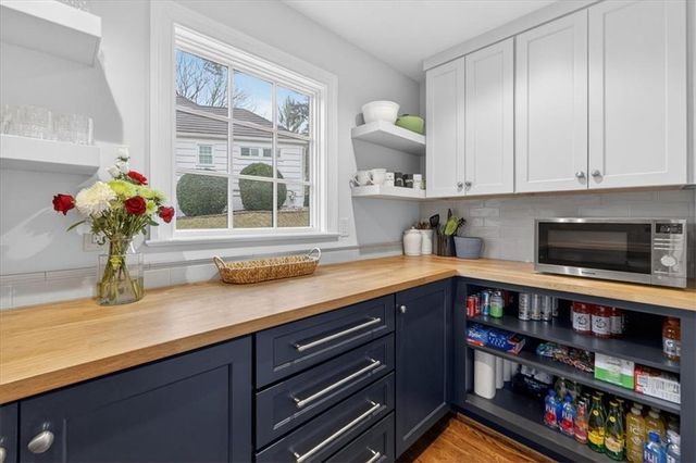 9815 Belinder Road, Leawood, KS 66206