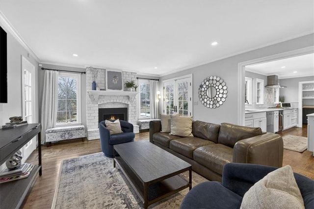 9815 Belinder Road, Leawood, KS 66206