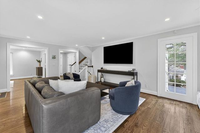 9815 Belinder Road, Leawood, KS 66206